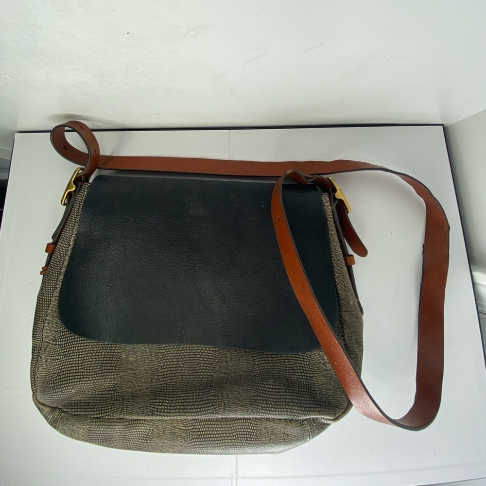 Fossil Stylish Black and Brown purse with Gild Hardware and Key